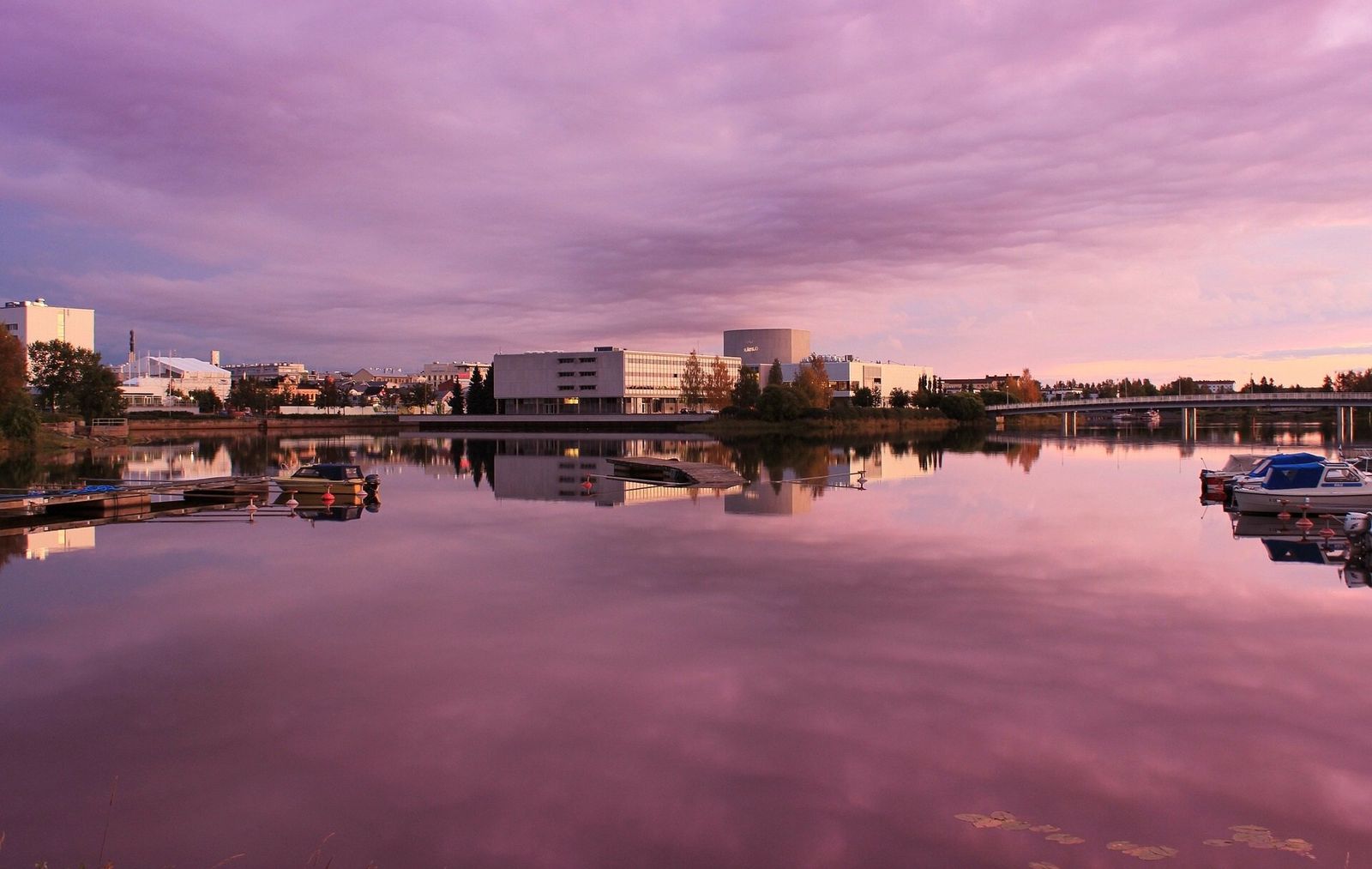 Auton vuokraus toimipisteestä Oulu Lentoasema